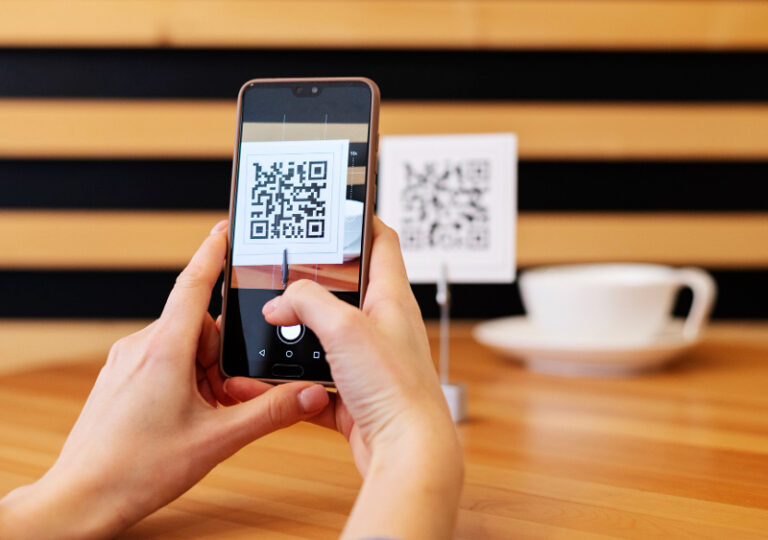 طراحی کد QR | ️️ استودیو طراحی کُرِل دیزاین